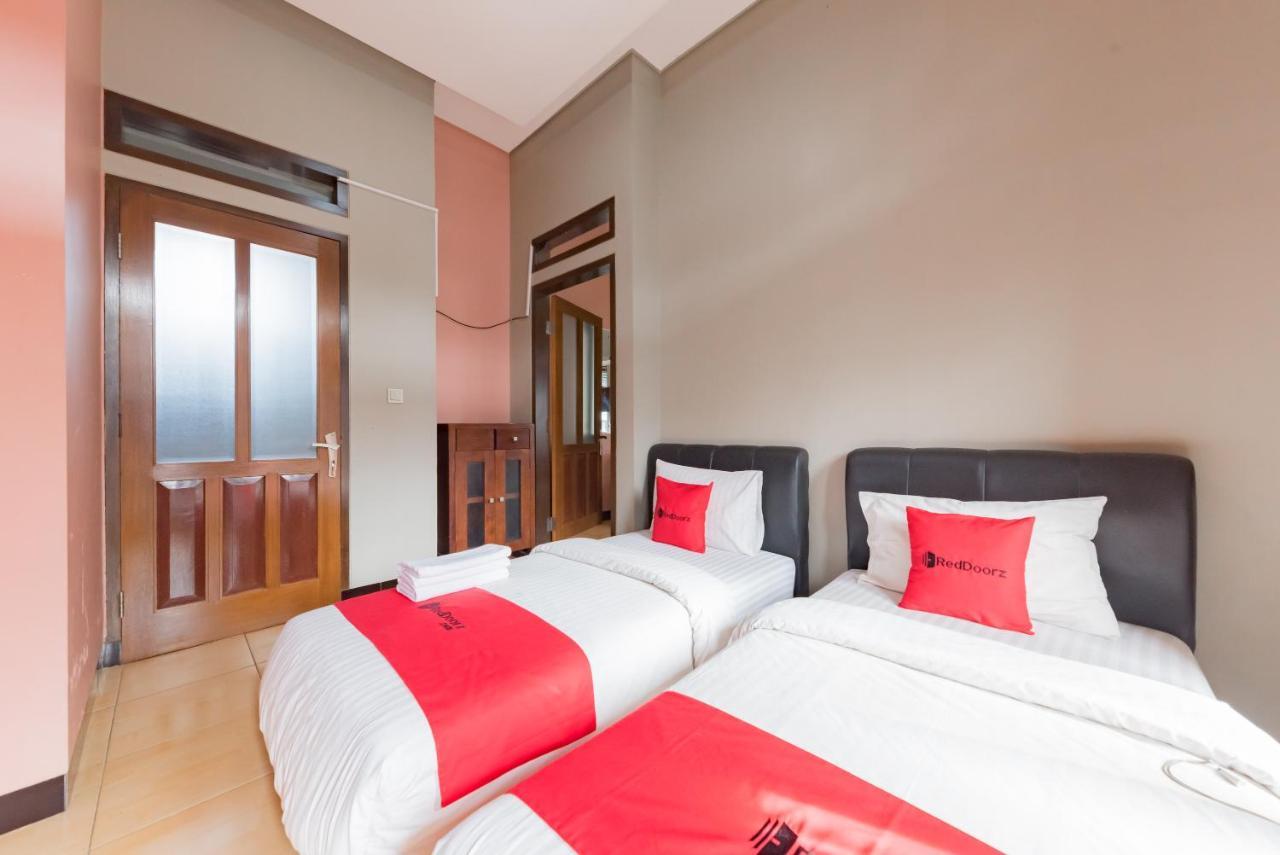 Reddoorz Syariah Near Politeknik Negeri Bandung Campus Hotel Cimahi Exterior foto